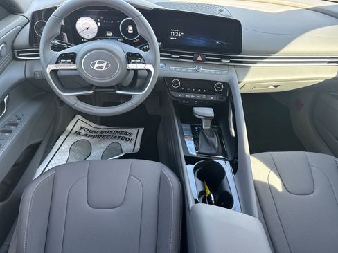 New 2025 Hyundai Elantra SEL image 22