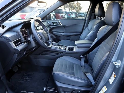 Used 2024 Mitsubishi Outlander SE Black Edition image 30