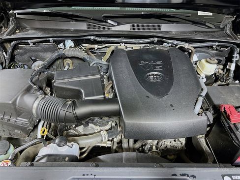 Certified 2018 Toyota Tacoma Limited image 27