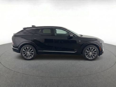 Used 2025 Cadillac Optiq Luxury 1 AWD/4WD image 8