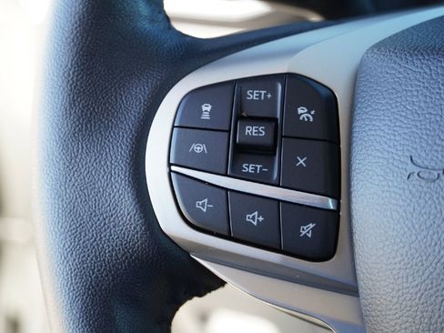 Used 2022 Ford Explorer Limited w/ Equipment Group 301A image 18