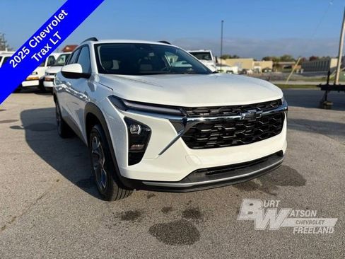 New 2025 Chevrolet Trax LT w/ Driver Confidence Package image 8