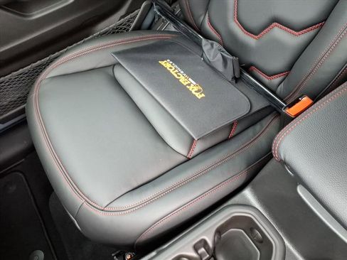 New 2025 Jeep Gladiator Rubicon w/ Convenience Group image 31