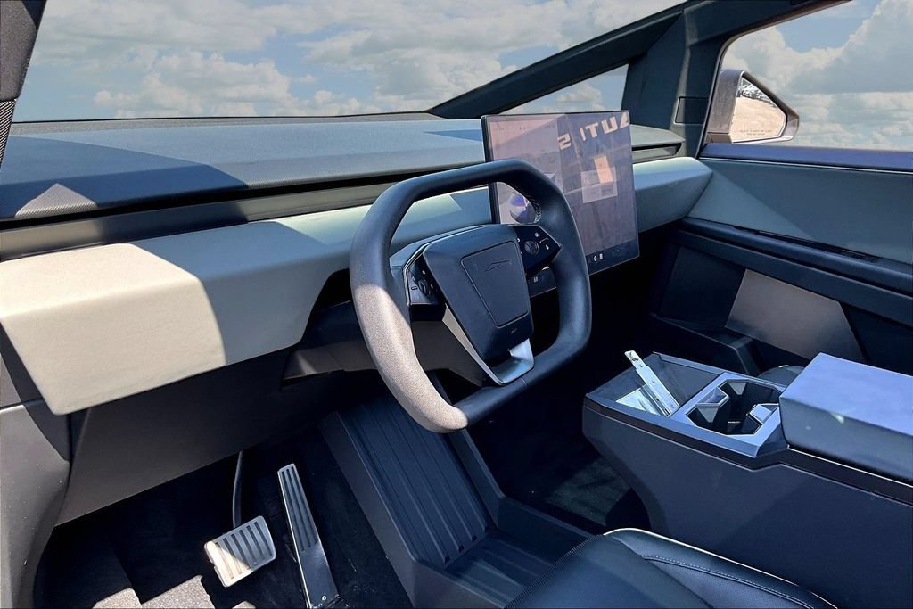 Used 2024 Tesla Cybertruck AWD Crew Cab image 15