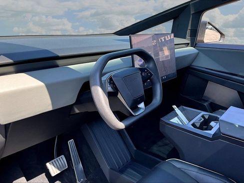 Used 2024 Tesla Cybertruck AWD Crew Cab image 15