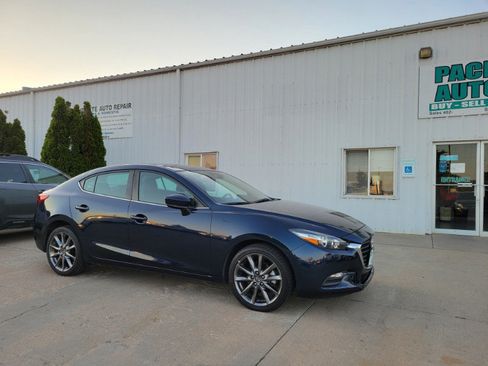 Used 2018 MAZDA MAZDA3 Touring FWD image 8