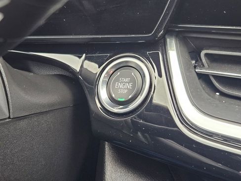 Used 2025 Chevrolet Trax RS w/ Sunroof Package image 17