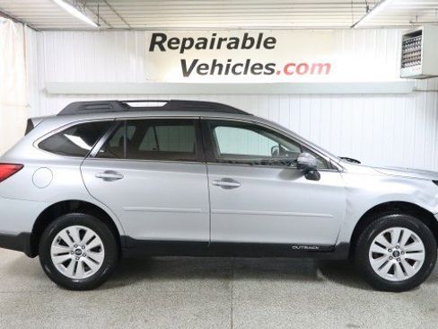 Used 2018 Subaru Outback 2.5i Premium AWD/4WD image 4