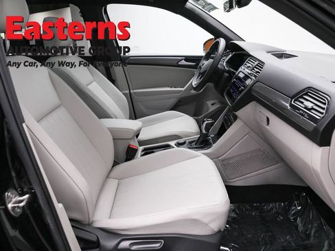 Used 2022 Volkswagen Tiguan SE R-Line image 24