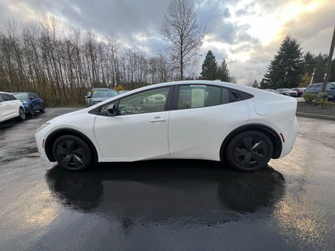 Used 2023 Toyota Prius LE image 8