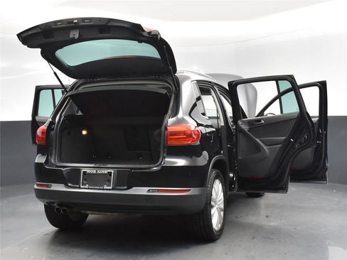 Used 2016 Volkswagen Tiguan SE image 19