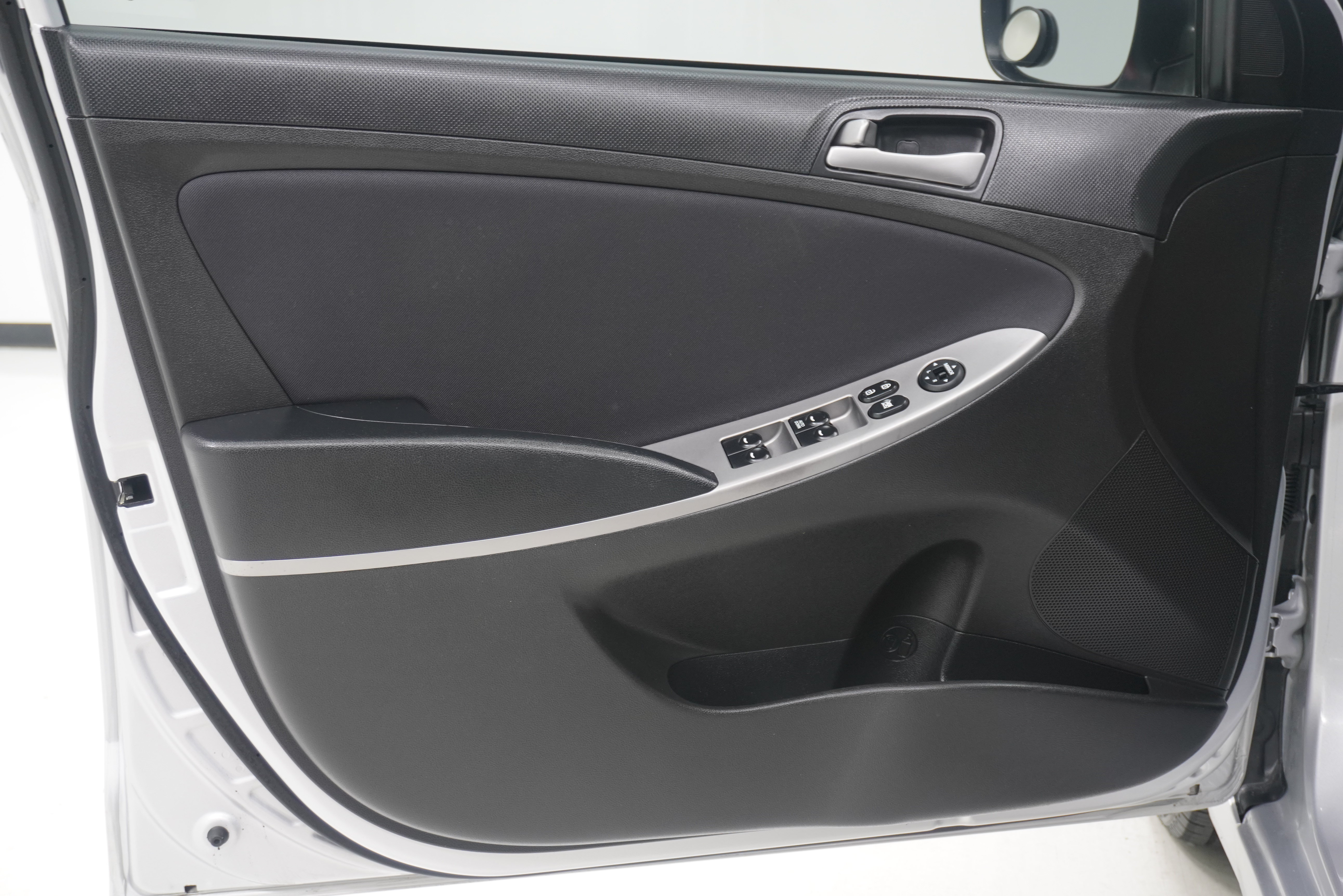 Used 2017 Hyundai Accent SE FWD image 14