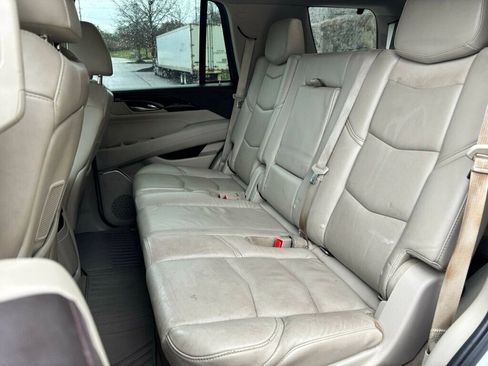 Used 2016 Cadillac Escalade Luxury image 17