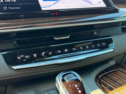 Used 2024 Cadillac Escalade ESV Luxury image 10