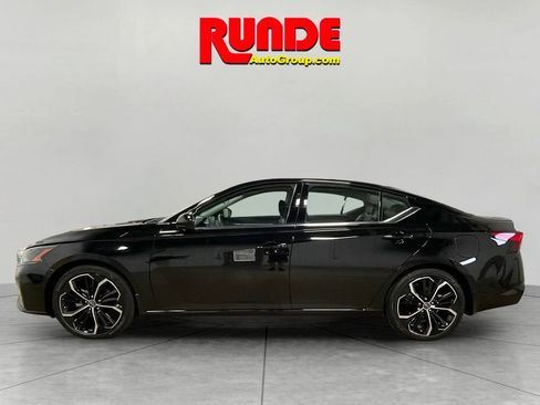 Used 2024 Nissan Altima 2.5 SR image 2