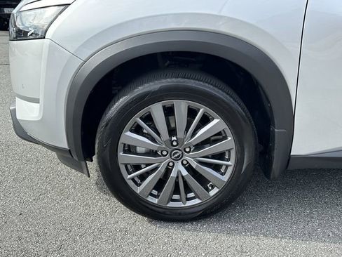 Certified 2025 Nissan Pathfinder SL w/ SL Premium Package image 12