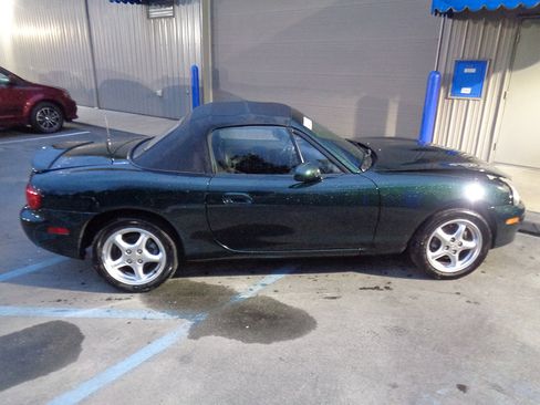 Used 2002 MAZDA MX-5 Miata RWD image 6