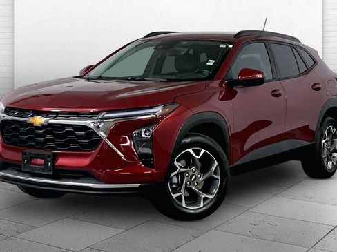 Used 2025 Chevrolet Trax LT w/ LT Convenience Package image 12