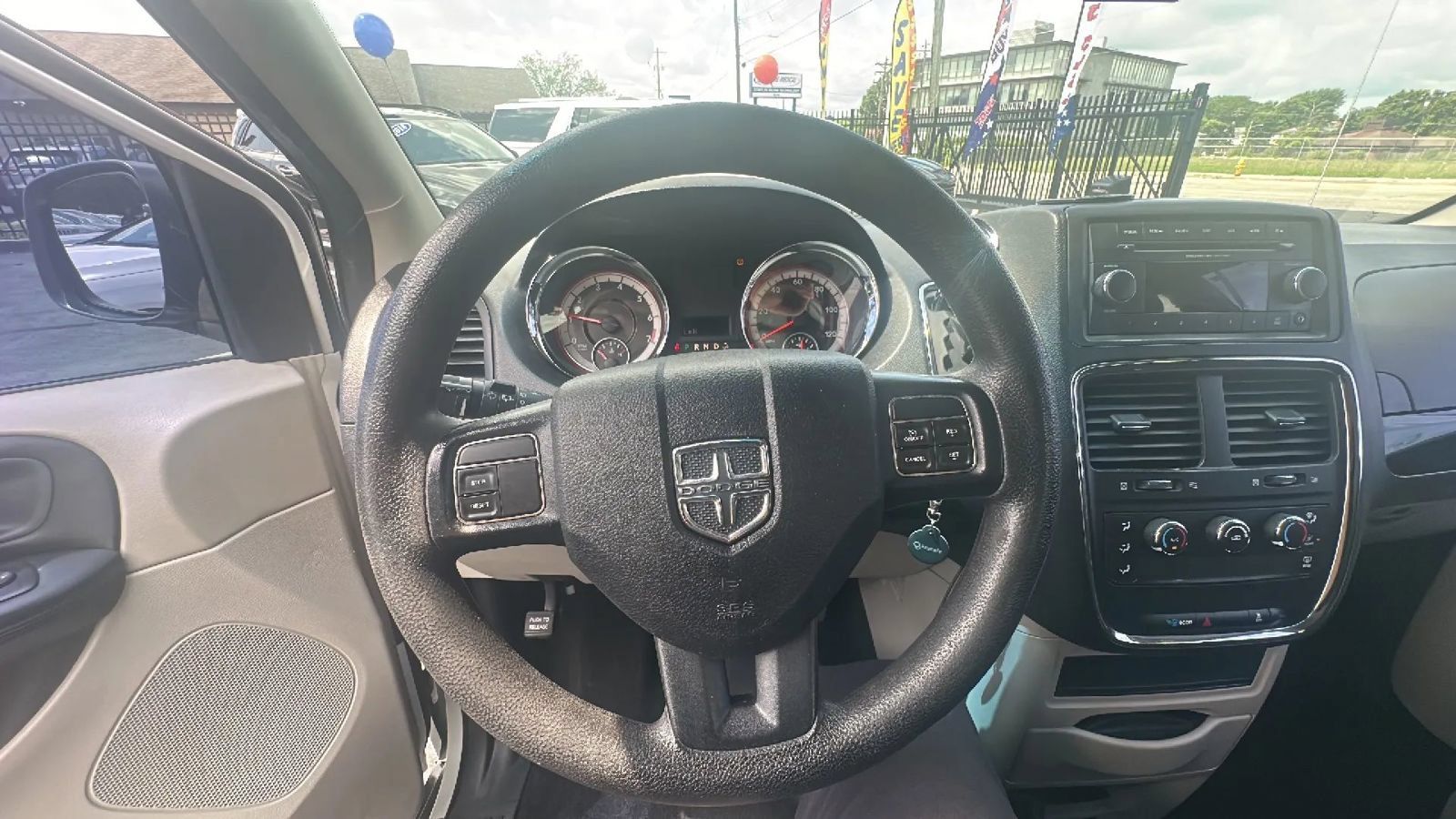 Used 2014 Dodge Grand Caravan American Value Package FWD image 28