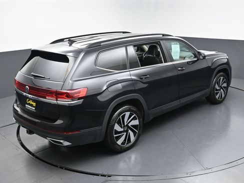 Used 2024 Volkswagen Atlas SE w/ Panoramic Sunroof Package FWD image 42