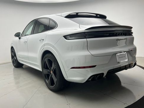 New 2026 Porsche Cayenne GTS image 3