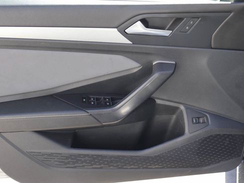 Used 2025 Volkswagen Jetta SE FWD image 7