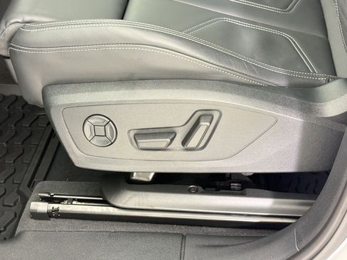 Certified 2025 Audi Q3 2.0T Premium w/ Convenience Package AWD/4WD image 14