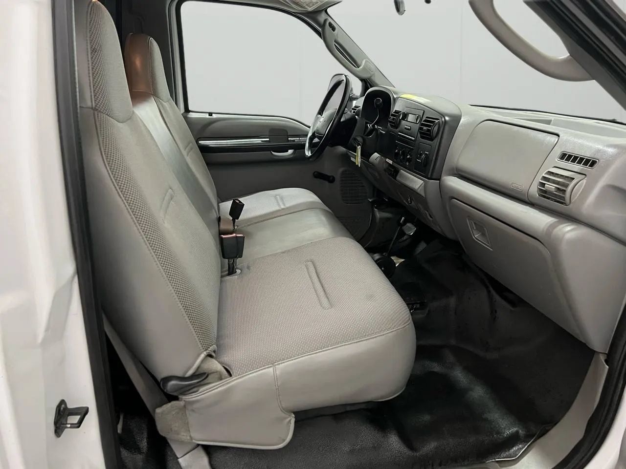 Used 2007 Ford F450 2WD Regular Cab Super Duty image 16