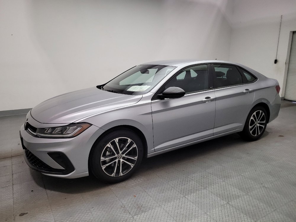 Used 2025 Volkswagen Jetta Sport FWD image 2
