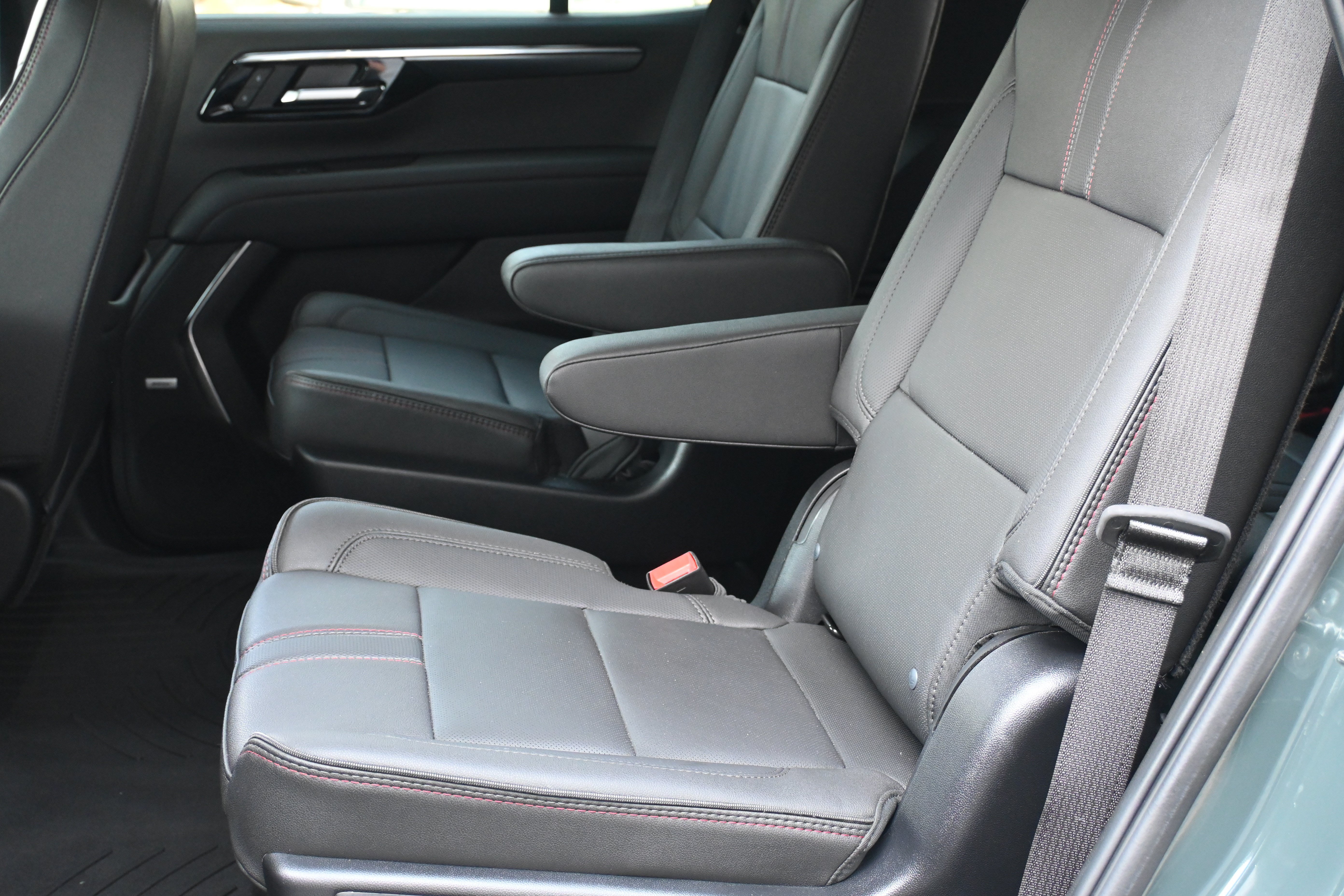 Used 2025 Chevrolet Tahoe RST w/ Comfort Package AWD/4WD image 31