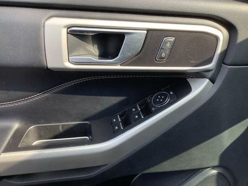 Used 2022 Ford Explorer XLT w/ Equipment Group 202A image 13