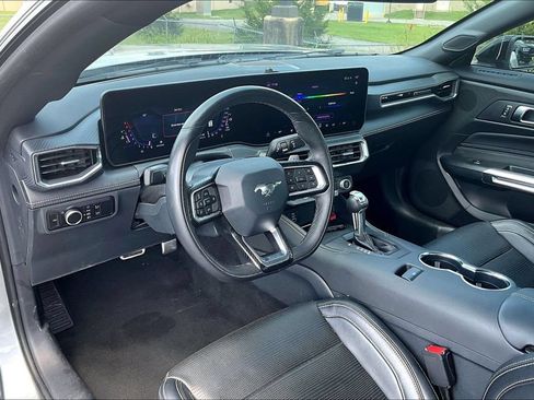 Used 2025 Ford Mustang GT Premium RWD image 5