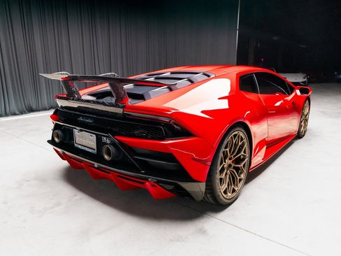 Used 2023 Lamborghini Huracan EVO AWD/4WD image 16