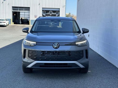 New 2026 Volkswagen Tiguan SE image 9