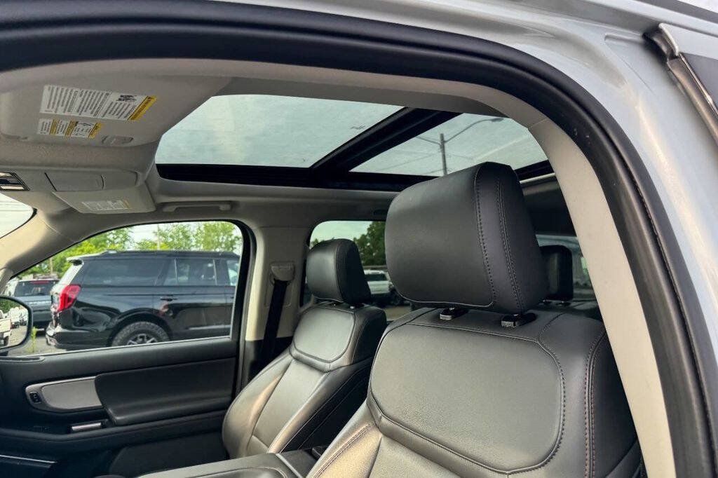 Used 2025 Ford Expedition Active AWD/4WD image 28
