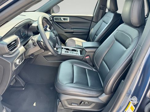Used 2020 Ford Explorer XLT w/ Equipment Group 202A AWD/4WD image 9