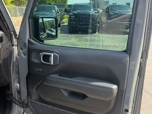 Used 2021 Jeep Gladiator Overland AWD/4WD image 21
