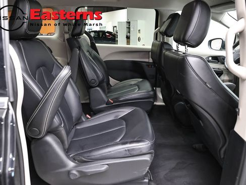 Used 2023 Chrysler Pacifica Touring-L FWD image 24