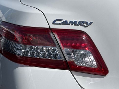 Used 2011 Toyota Camry LE image 41