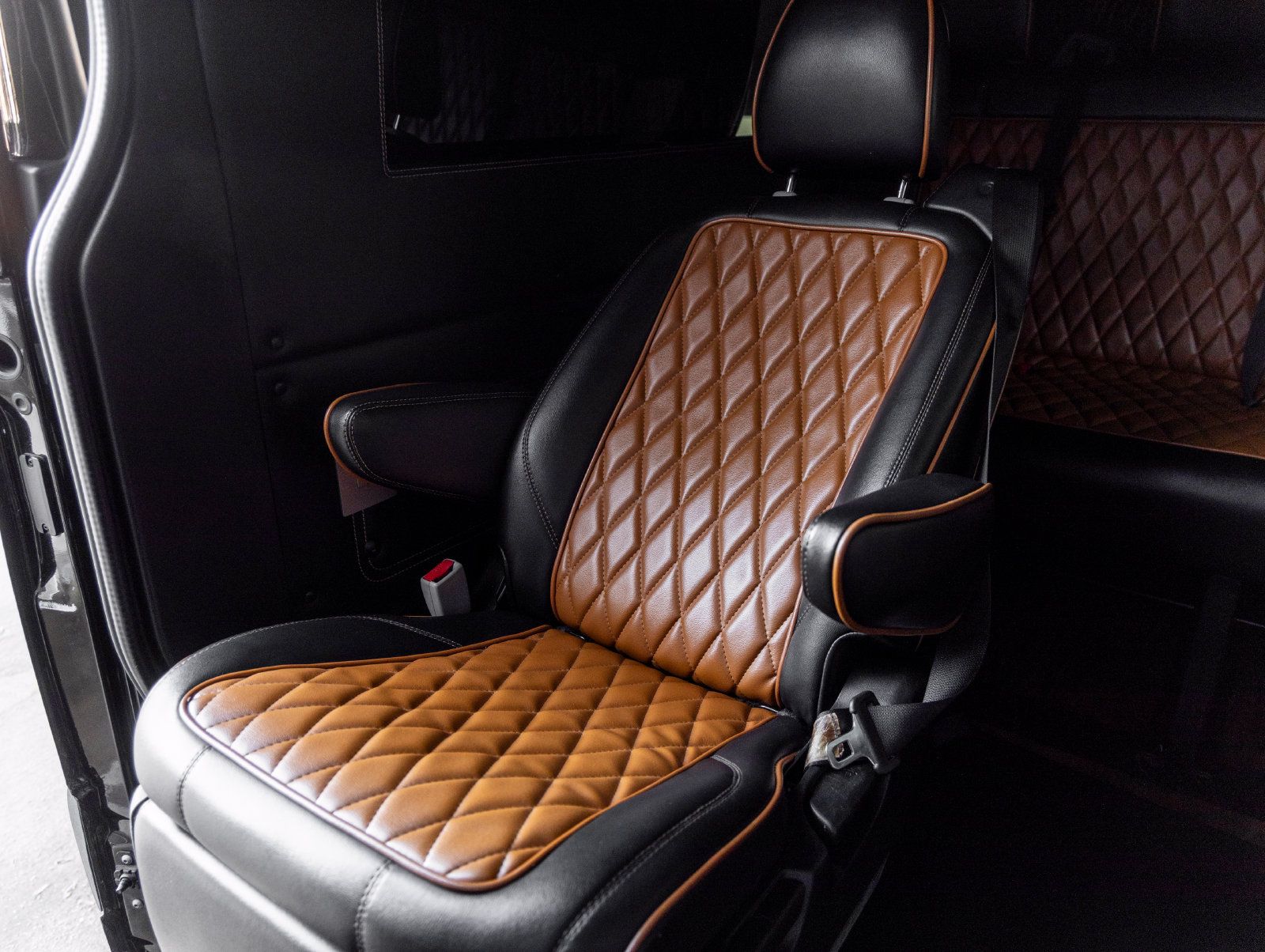 Used 2019 Mercedes-Benz Sprinter 2500 image 32