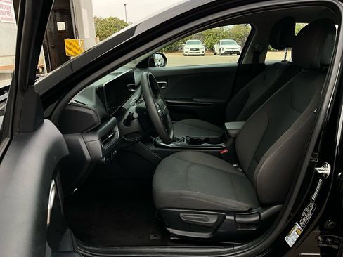 Used 2025 Kia K4 LXS image 10