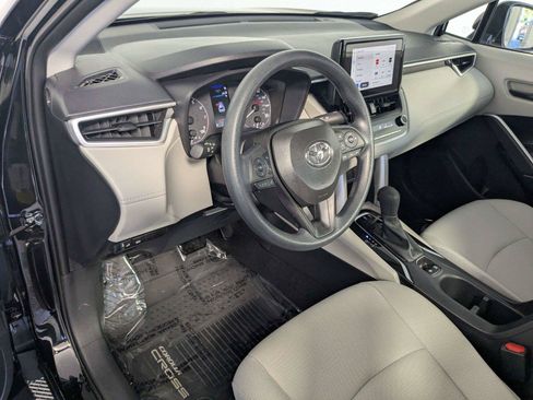 Used 2025 Toyota Corolla Cross L FWD image 12