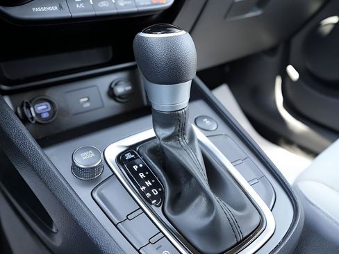 Certified 2023 Hyundai Kona SEL AWD/4WD image 28