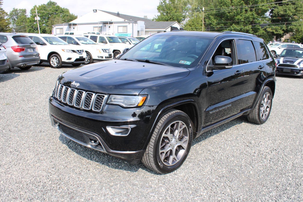 Used 2018 Jeep Grand Cherokee Limited AWD/4WD image 2