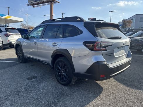 Used 2023 Subaru Outback Onyx Edition image 5