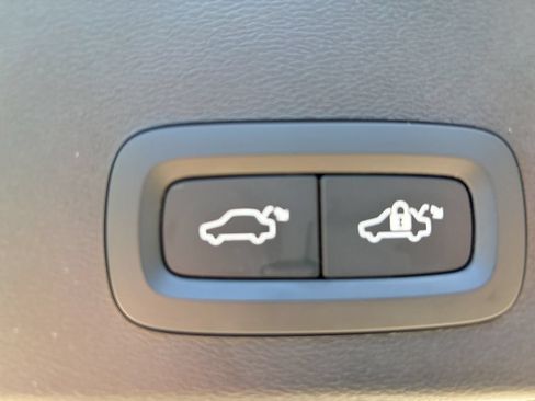 Certified 2026 Volvo XC40 B5 Plus AWD/4WD image 39