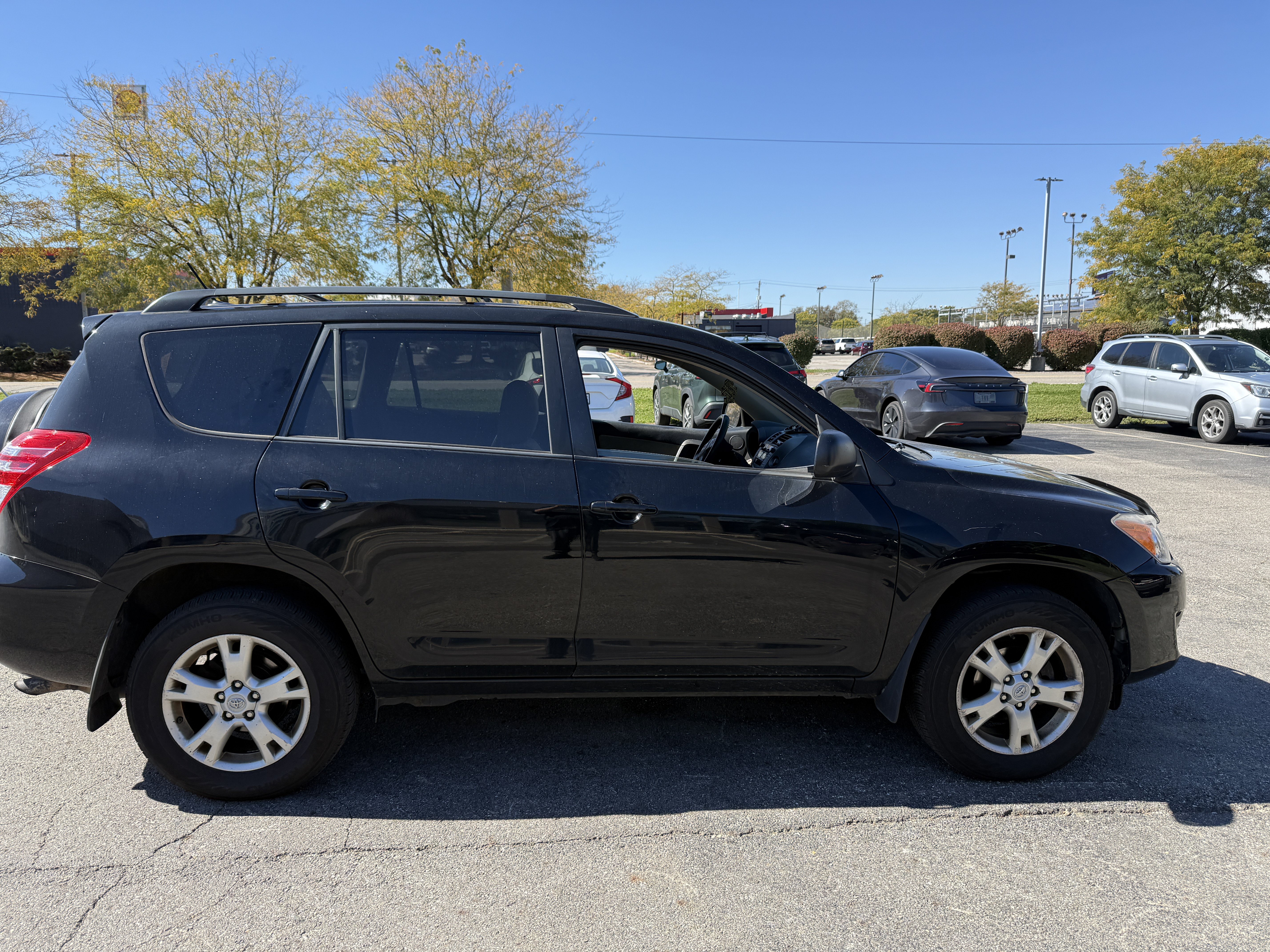 Used 2011 Toyota RAV4 2WD w/ Upgrade Value Pkg image 3