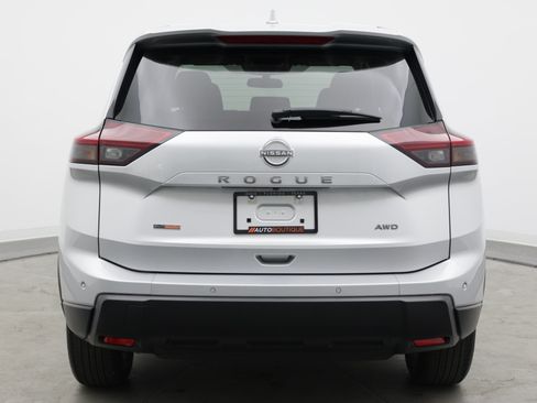 Used 2025 Nissan Rogue SV AWD/4WD image 6