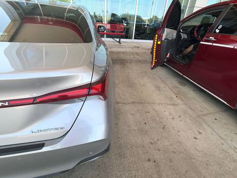 Used 2020 Toyota Avalon Limited w/ Advanced Safety Package FWD image 7