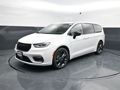 New 2026 Chrysler Pacifica Select FWD image 4